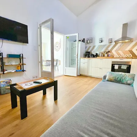 Maison A Pied Avec Piscine - Terrasse Privee