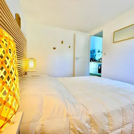 Maison A Pied Avec Piscine - Terrasse Privee