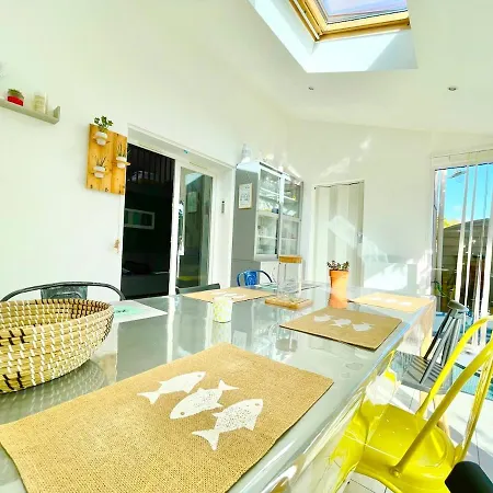 Maison A Pied Avec Piscine - Terrasse Privee 펜션 *