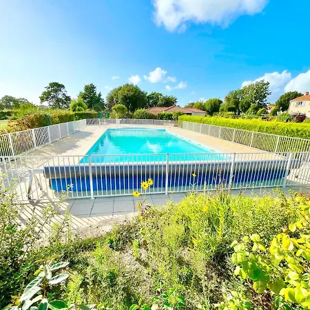 펜션 Maison A Pied Avec Piscine - Terrasse Privee 생미셸셰프셰프